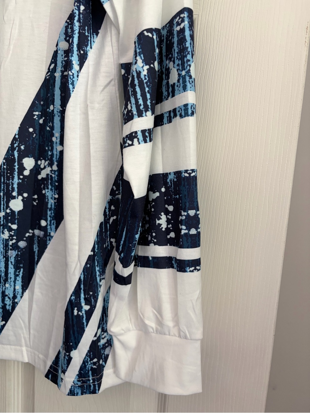 Source Unknown Navy & White Long Sleeve Geometric Splash Top - Picture 3 of 5